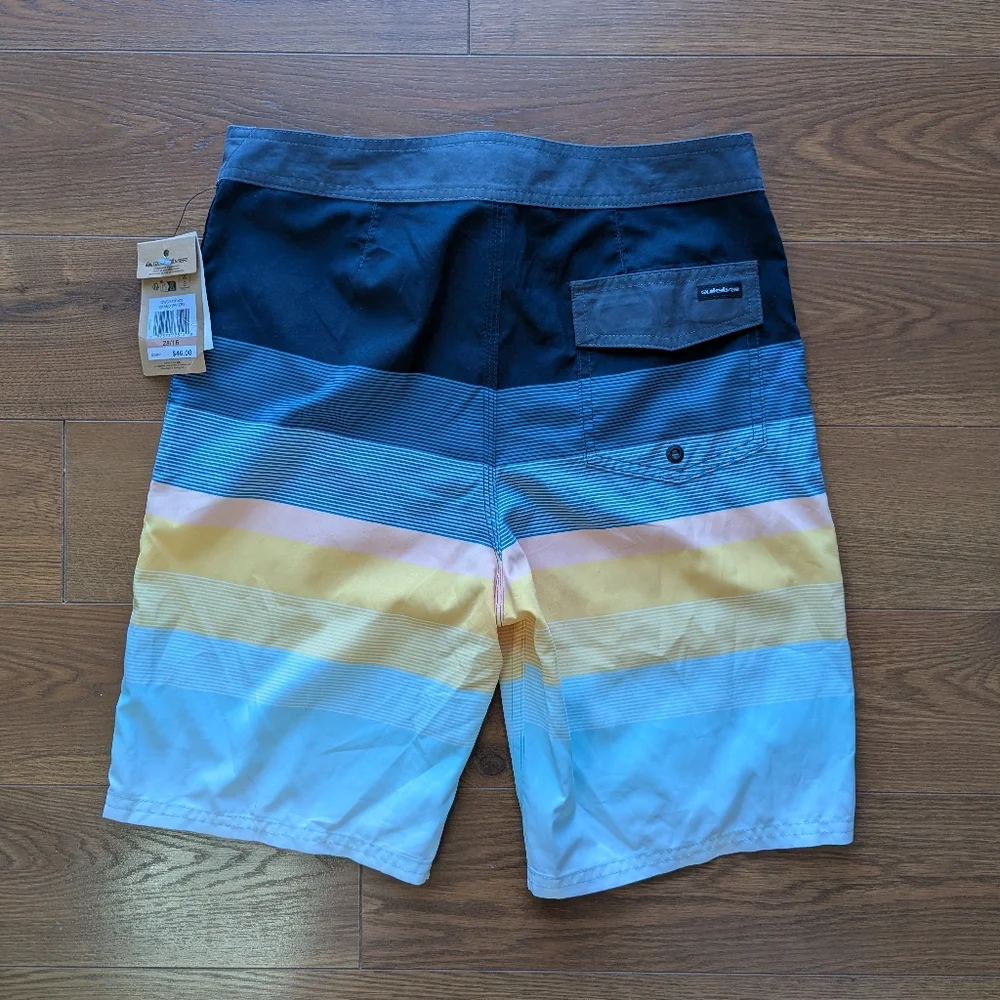 Quicksilver Boys Board Shorts Island Waves 28/16 NWT
